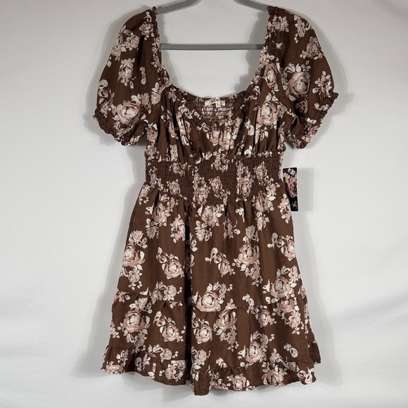 A Hint Of Blush Dresses & Skirts - A Hint of Blush Floral Brown Flowy Mini Dress. Ruffle bottom. Womens Size L. NWT